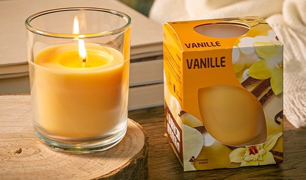 Vela aromatizada de Vainilla, suave, reconfortante y cálida, la fragancia de vainilla aporta tranquilidad, suavizando el ambiente.